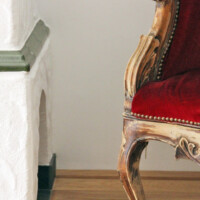 Kachelofen mit Sessel