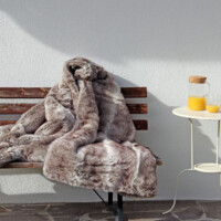 Die kleine Terrasse lädt ein